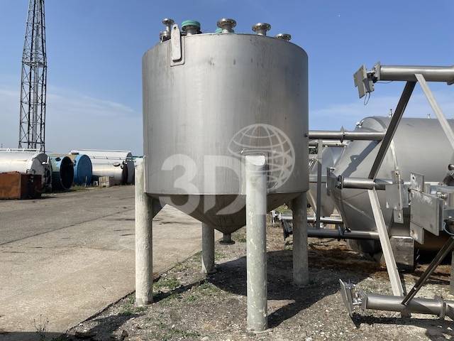 rear image of a 8740 litre stainless steel storage tank