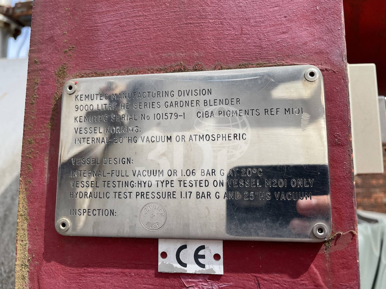 nameplate of a kemutec gardener he9000 series ribbon blender