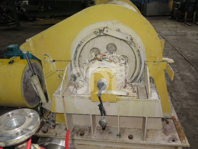 photo of the end of a lodige mixer cb100p