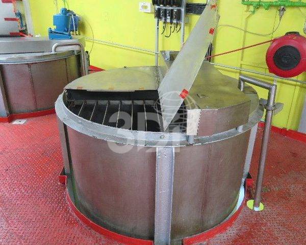 main image of 5000 litre stainless steel holding vessel 2466