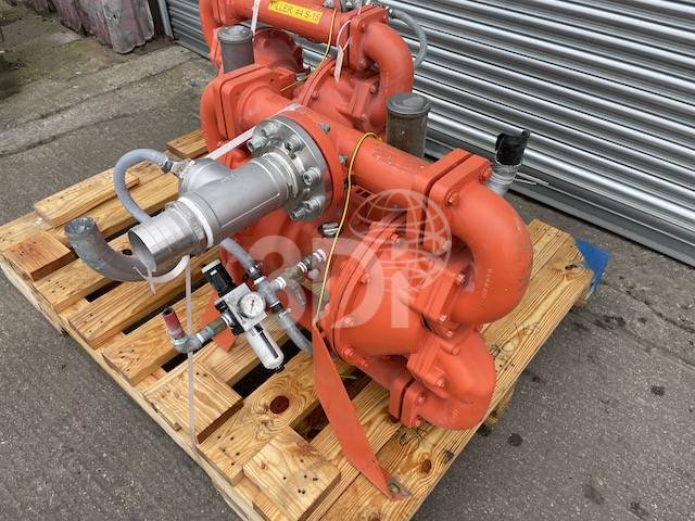 side image of a wilden pro flo xpx1510 diaphragm pump