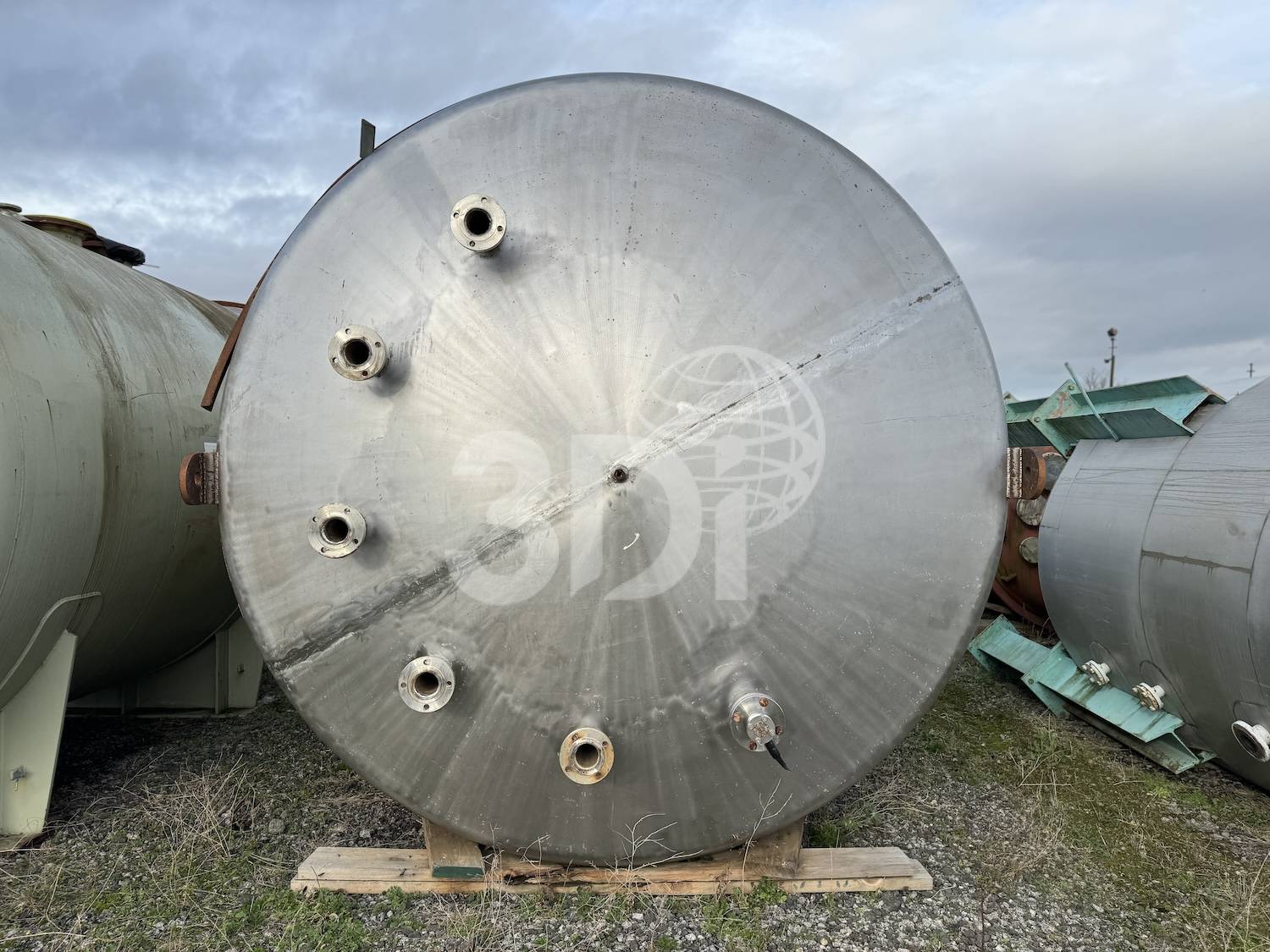 top dish image of a 30000 litre stainless steel pressure vessel