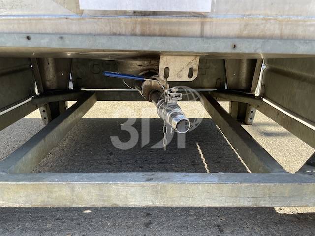 image of outlet of a thyssen 445 litre stainless steel ibc