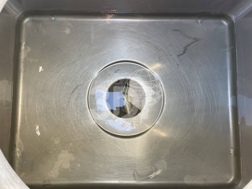 internal image of a thyssen 445 litre stainless steel ibc