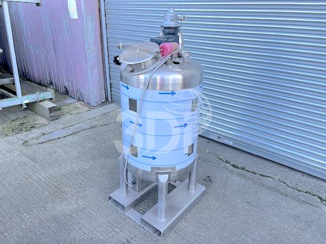 near side image of a 290 litre stainless steel process vessel