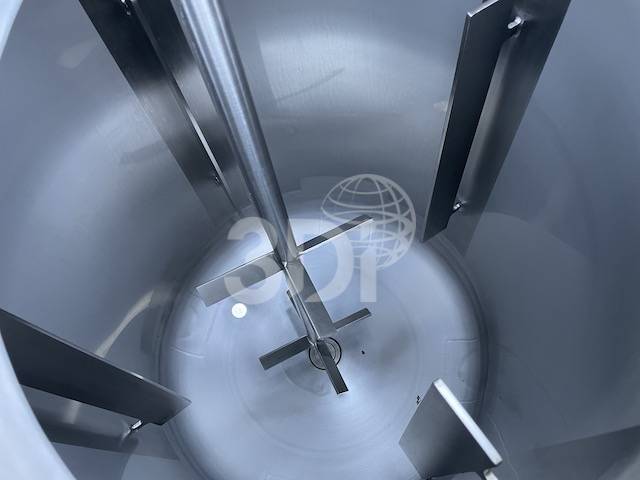 internal image of a 290 litre stainless steel process vessel