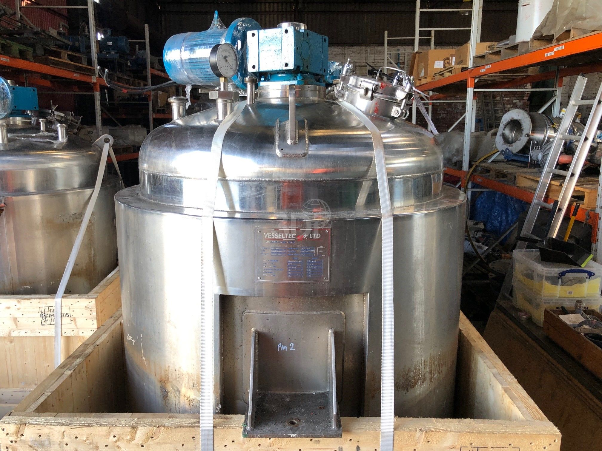 image of 1000 litre jacketed stainless mixing vessel in storage