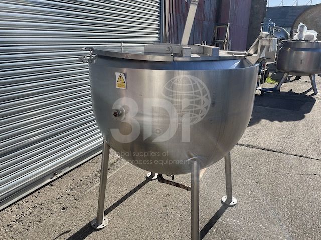 rear side image of 1000 litre stainless steel jacketed hemispherical pan