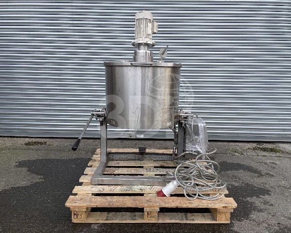 image of a 100 litre jacketed mixing tank