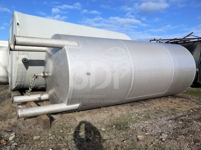 rear side image of a 20000 litre stainless steel storage tank