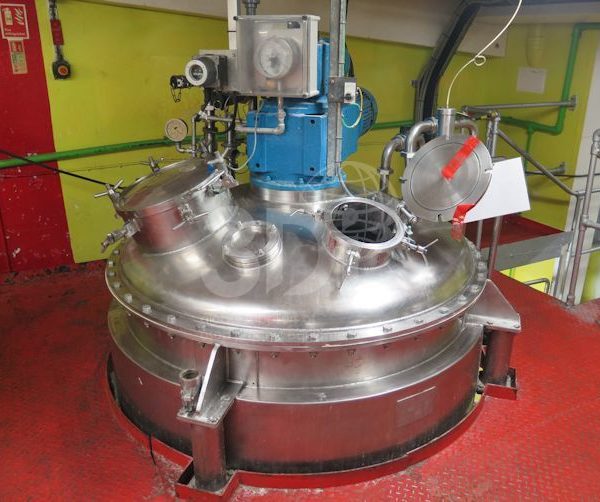 image of a 2266 litre jacketed mixing vessel