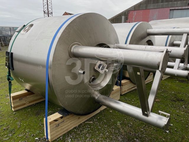rear image of a 2500 litre jacketed stainless process vessel