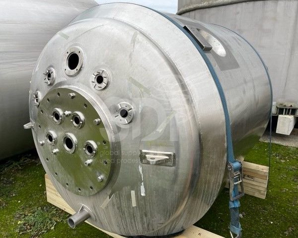 image of a 2500 litre jacketed stainless steel process vessel