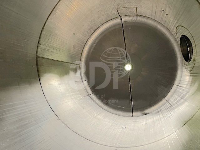 internal image of a 30000 litre stainless steel storage tank