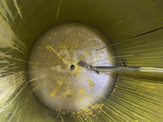 internal image of 4000 litre jacketed stainless process vessel