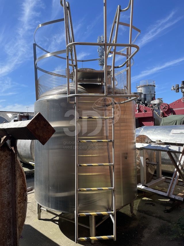 rear image of 5000 litre jacketed pressure vessel