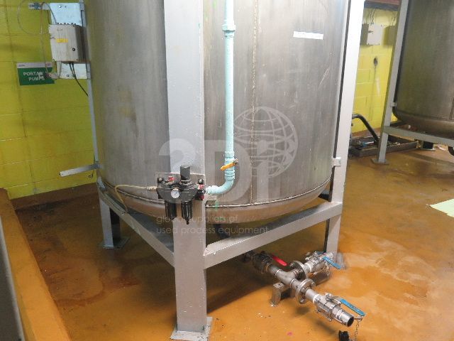 image of base of 5000 litre stainless storage tank #2477d