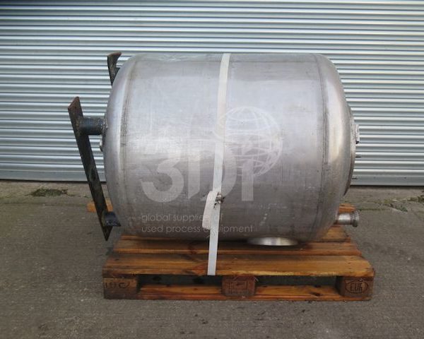 image of a 500 litre stainless steel storage tank