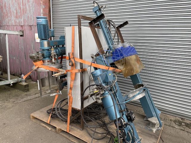 side image of 50 litre greaves dual action mixing system