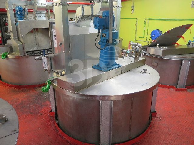 image of 6400 litre stainless mixing vessel insitu