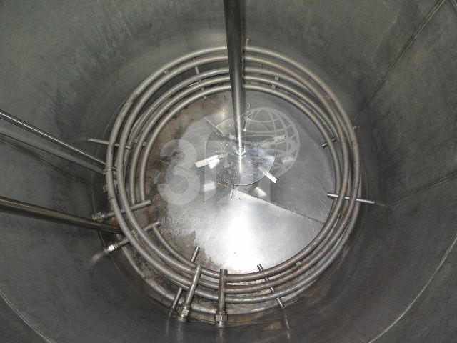 internal image of 6400 litre stainless mixing vessel #2465c