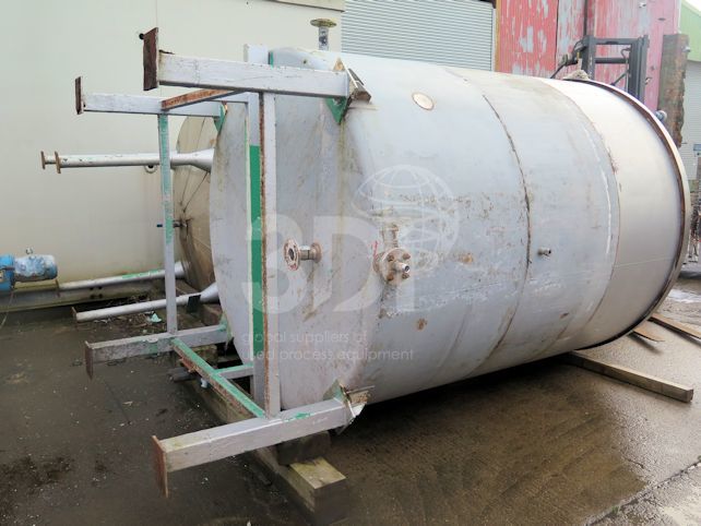 rear image of 7700 litre stainless mixing tank