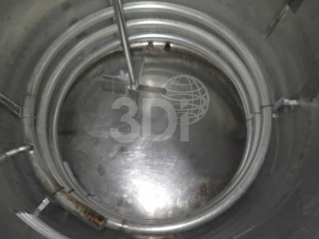 internal image of 8400 litre stainless mixing vessel