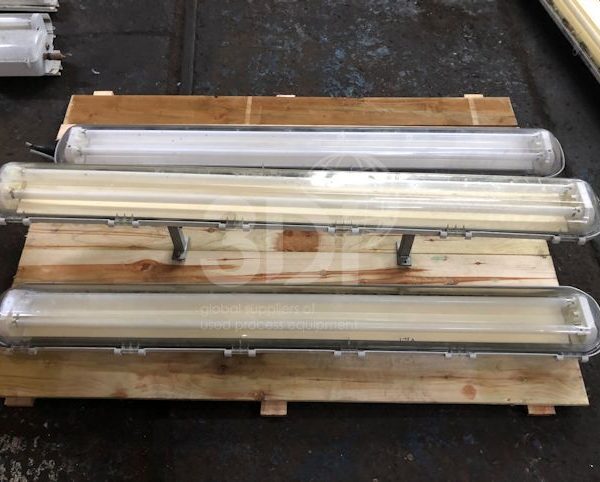 image of appleton atx fluorescent luminaire feb258busae