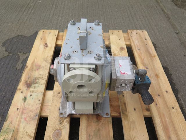 near side image of flotronic diaphragm pump 500 style polypropylene stock 1942b