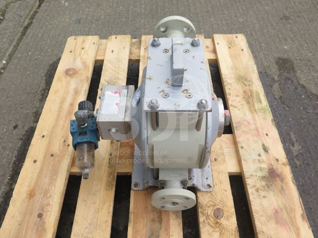 side image of flotronic diaphragm pump 500 style polypropylene stock 1942d