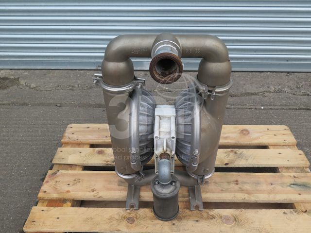 rear image of wilden p8 diaphragm pump stock 2401b