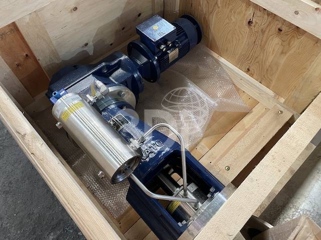 image of drive and motor for 4200 litre stainless steel reactor vessel