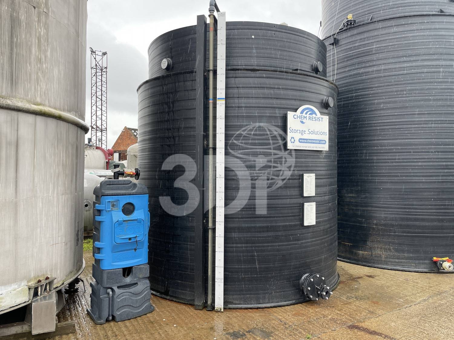 side front image of a 21,250 litre chem resist bunded storage tank with offloading cabinet