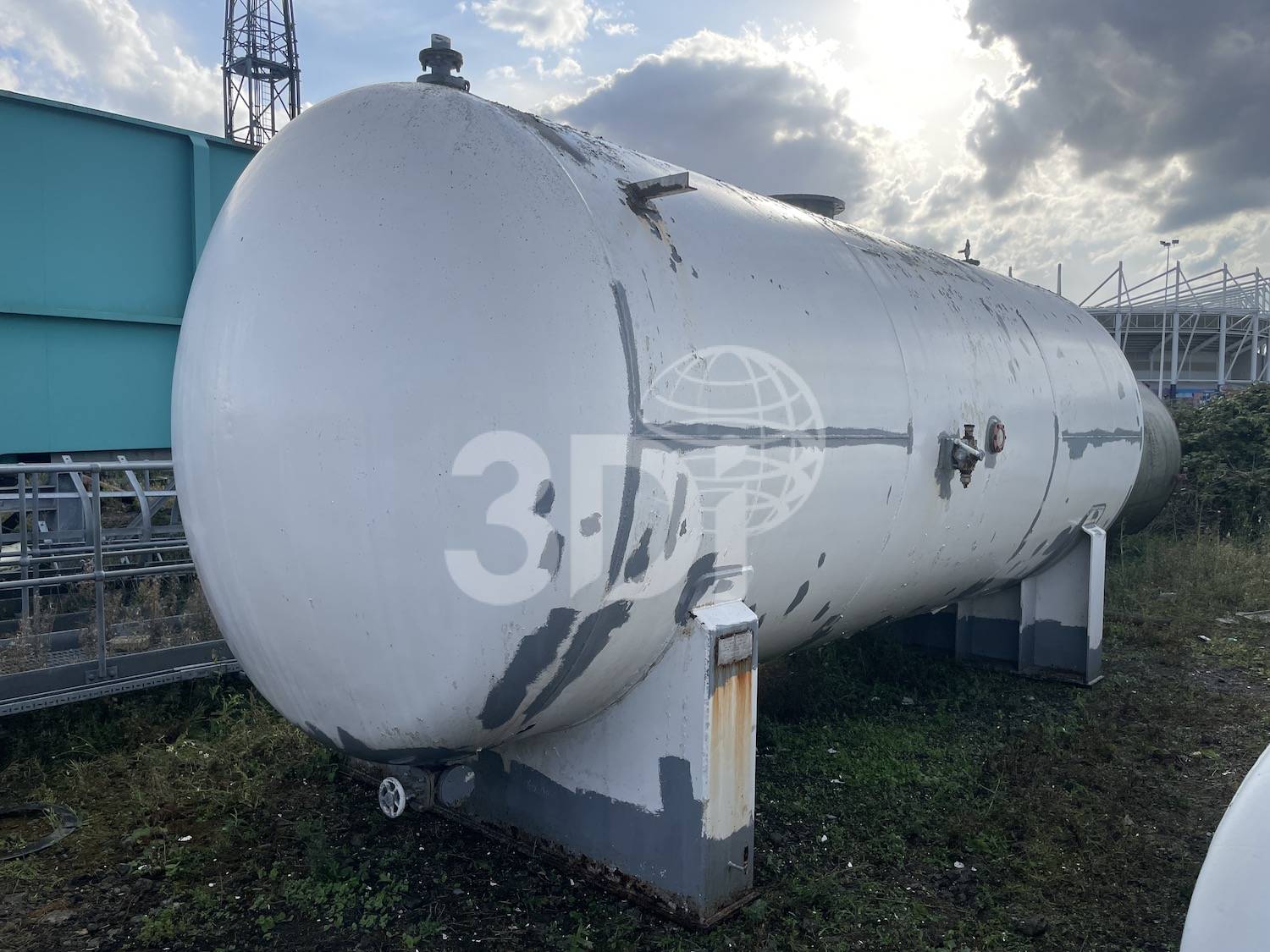 side image of a 27276 litre mild steel storage tank