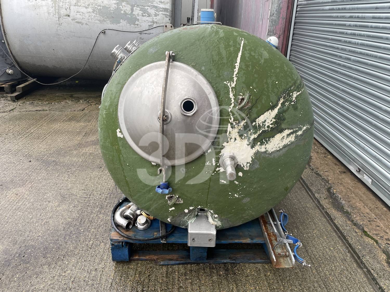 top dish image of a 500 litre stainless steel storage tank