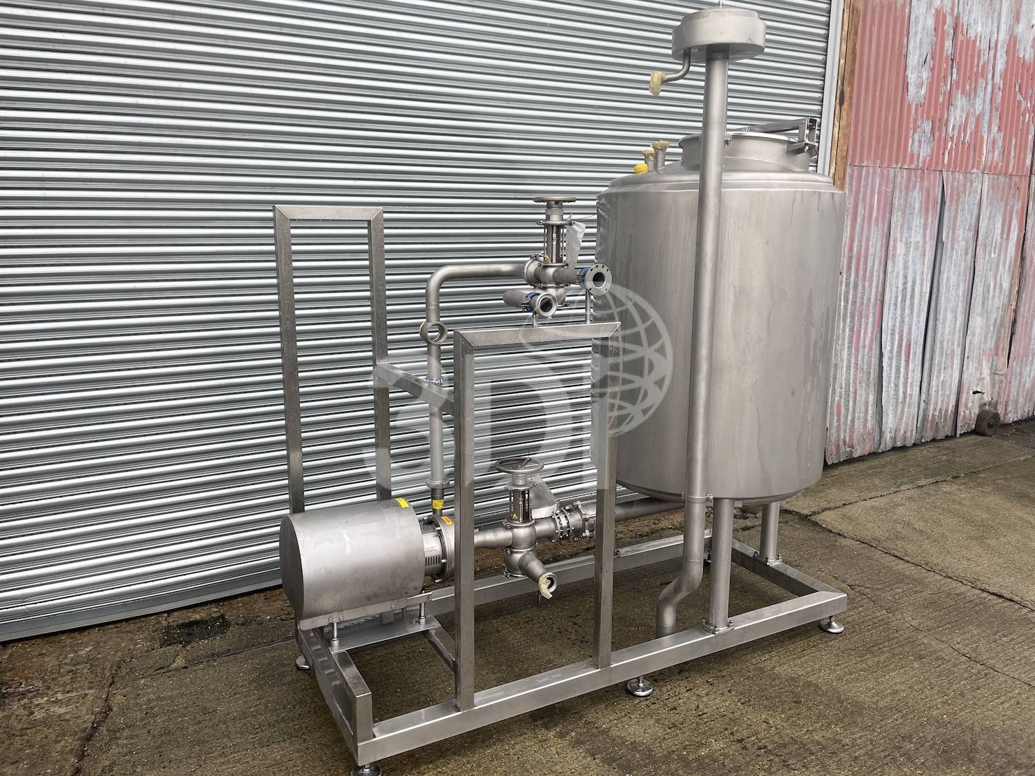 side image of a 800 litre stainless steel cip vessel