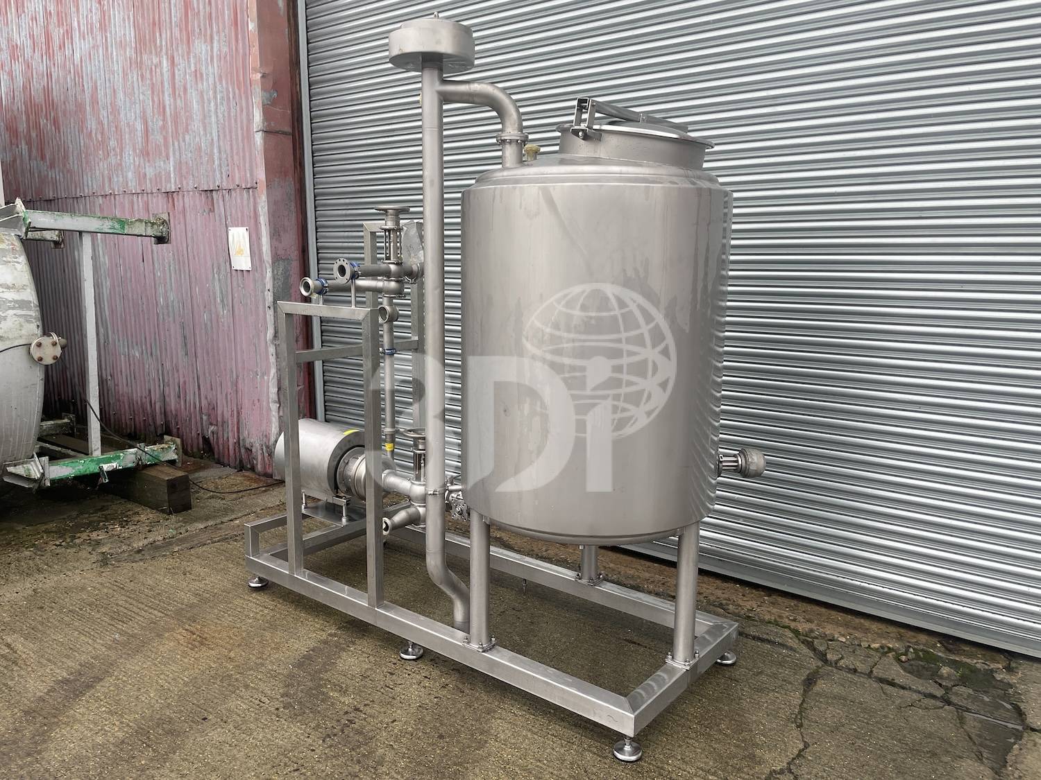 rear side image of a 800 litre cip vessel