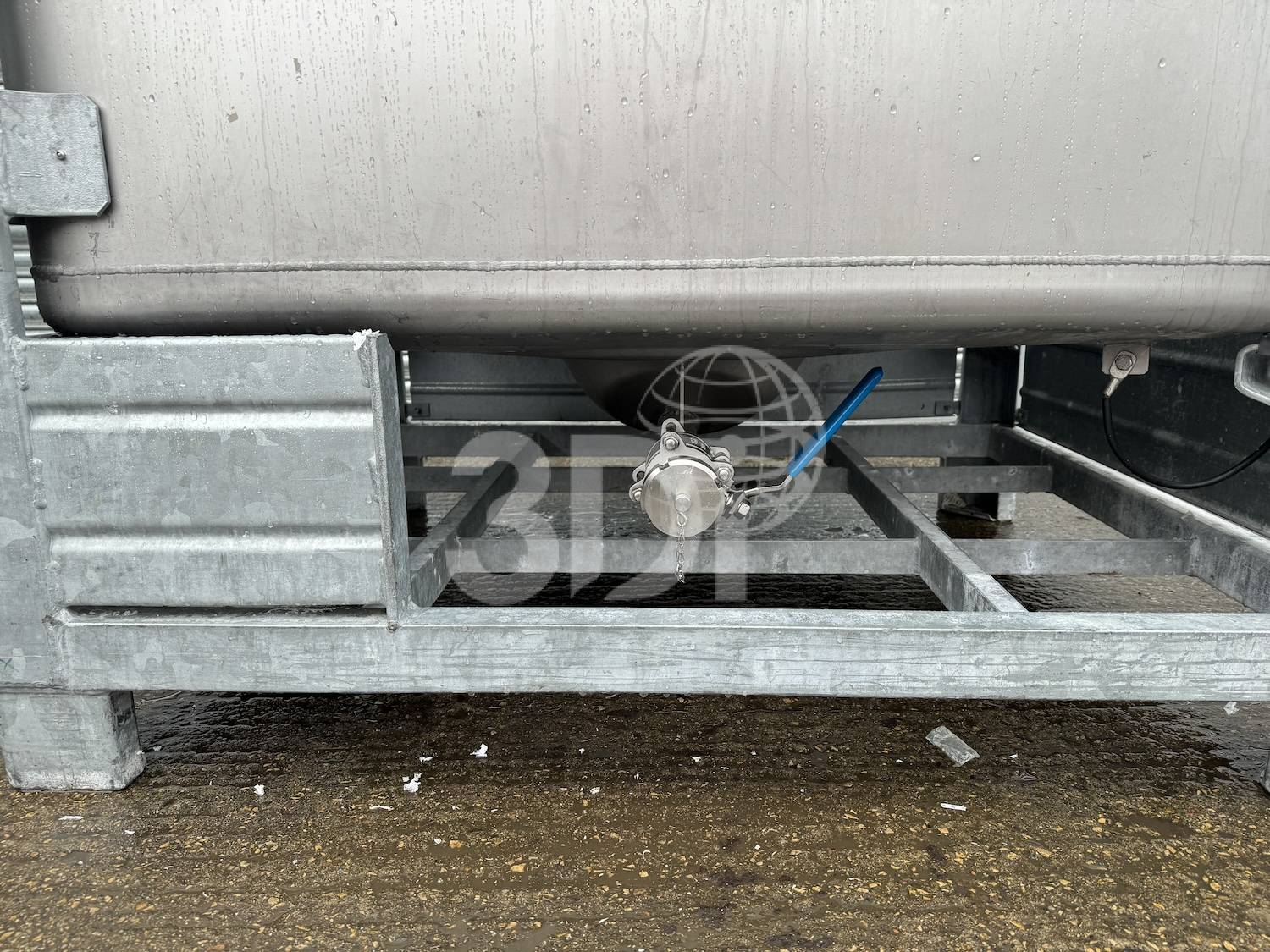 bottom photo of a 1000 litre blefa stainless steel ibc 2875