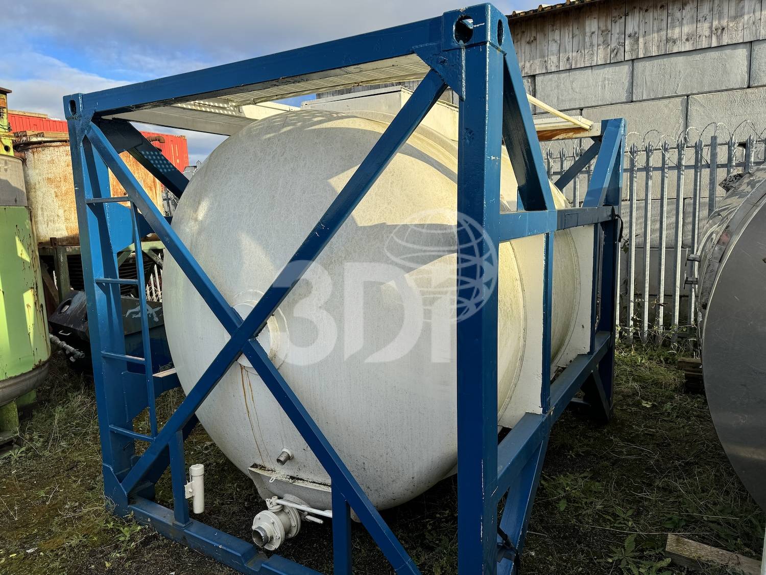 side image of a 9000 litre iso tank container