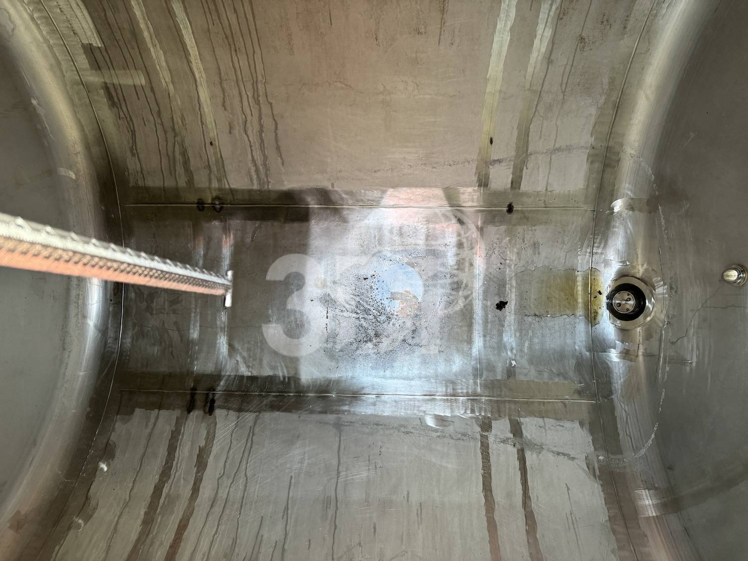 internal image of a 9000 litre iso tank container