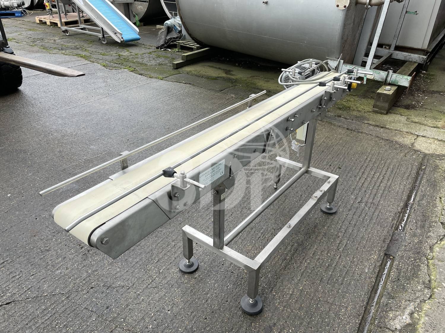 rear image of a Cotswold flat belt conveyor 2883