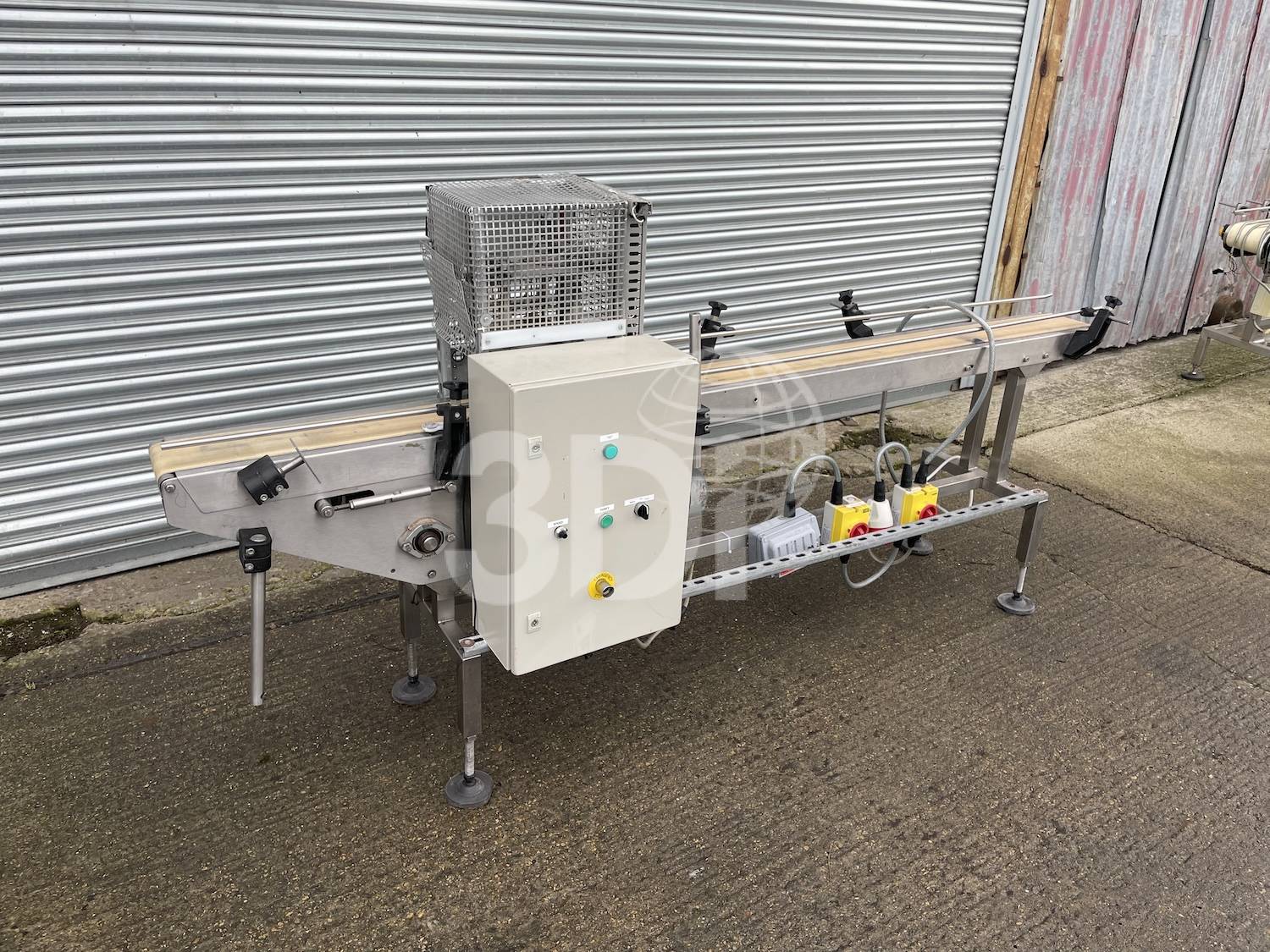 side image of a field flat belt conveyor stock 2884
