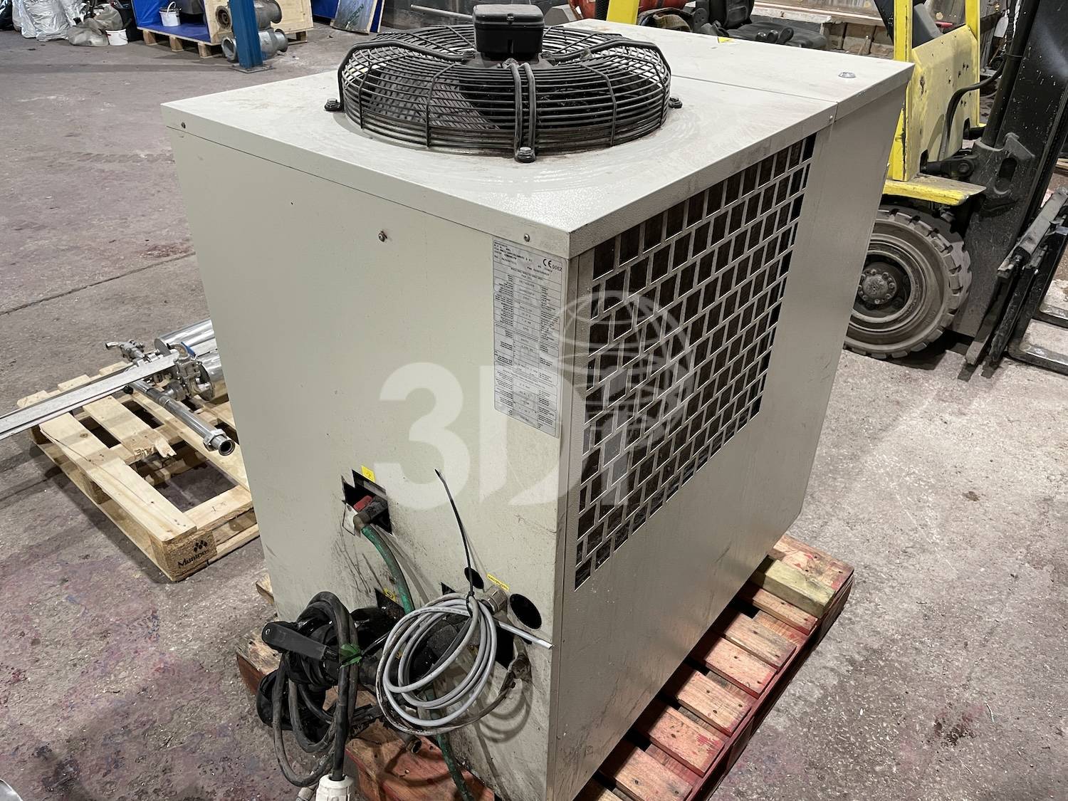 rear image of a mta tae 051 water chiller 2881