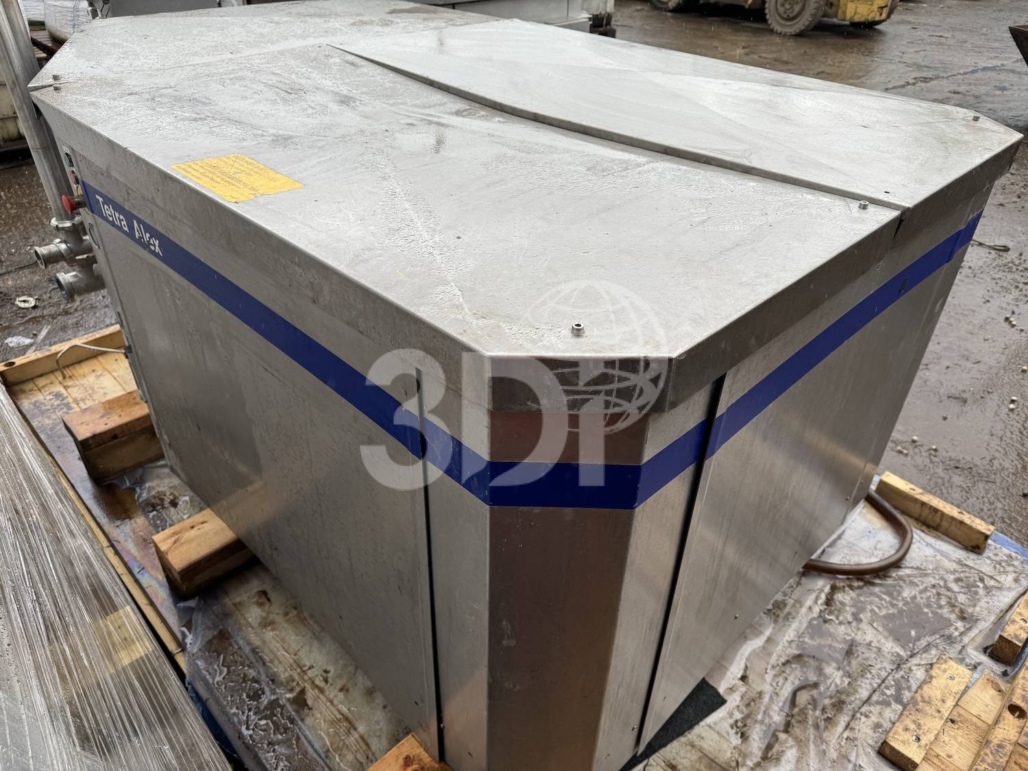 rear image of a tetra pak ta25 200 bar homogeniser