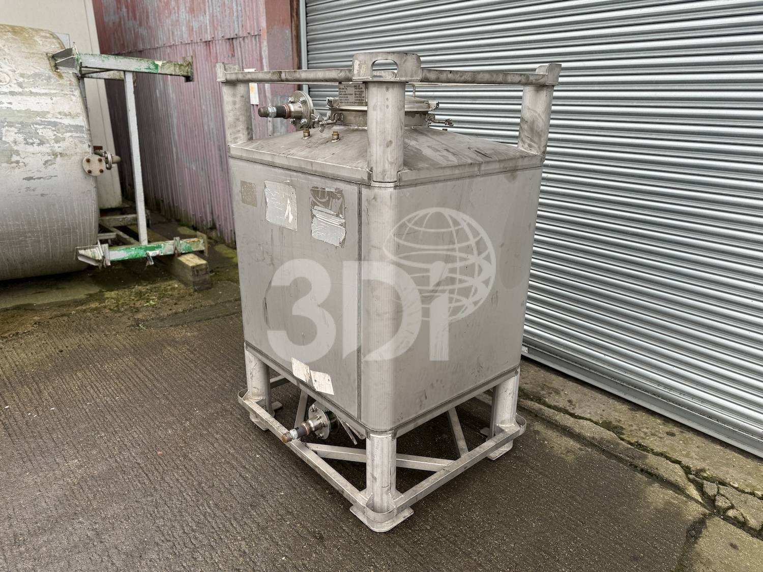side image of a 1135 litre stainless steel ibc