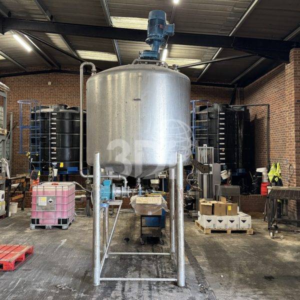 image of a 4000 litre high shear mixing tank with external inline high shear mixer fitted