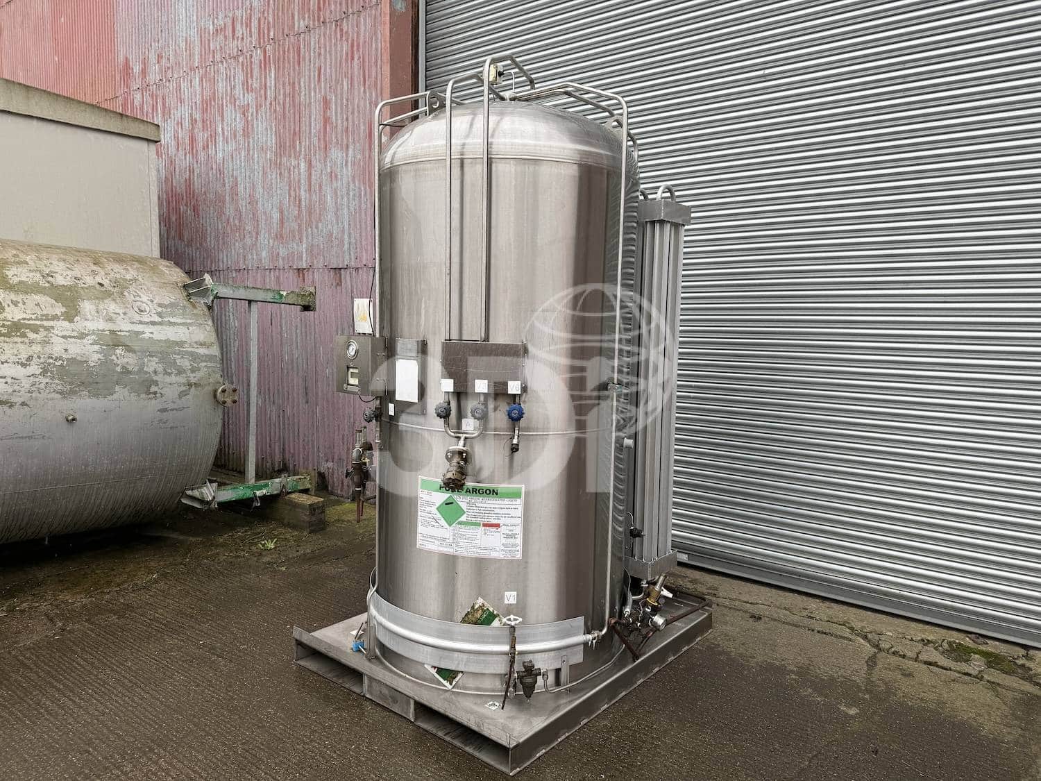 right side image of a 2050 litre statebourne cryogenic vessel