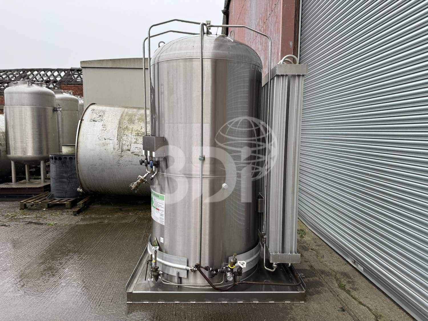 side image of a 2050 litre statebourne cryogenics vessel