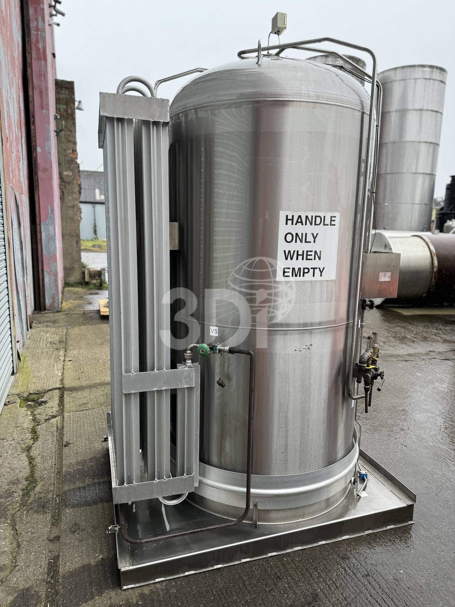 near side image of a 2050 litre statebourne cryogenics vessel