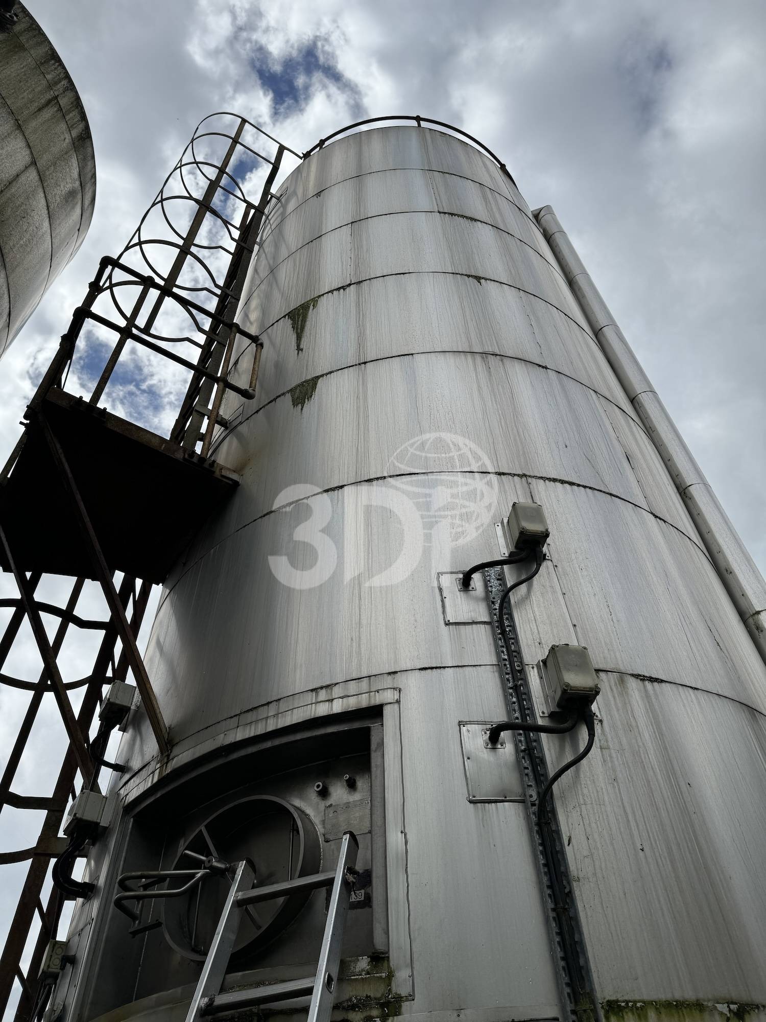 rear image of a 54,540 litre 316 stainless steel storage tank